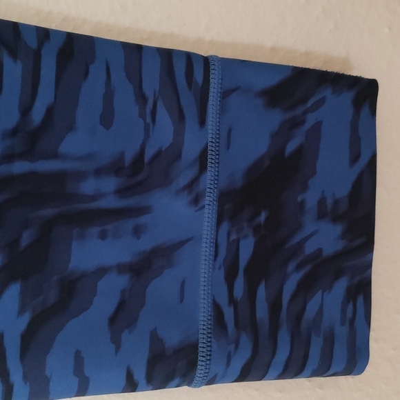 Gap fit cropped blue tiger print leggings - Picture 4 of 6